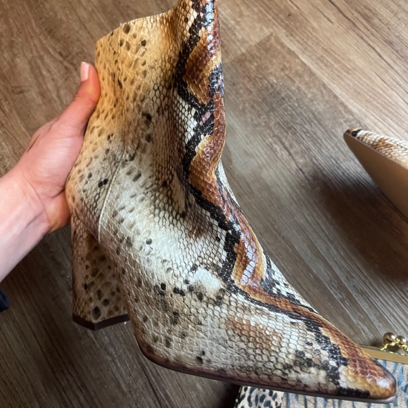 Clutch and Charles by Charles david snakeskin boots NEW - Picture 3 of 6
